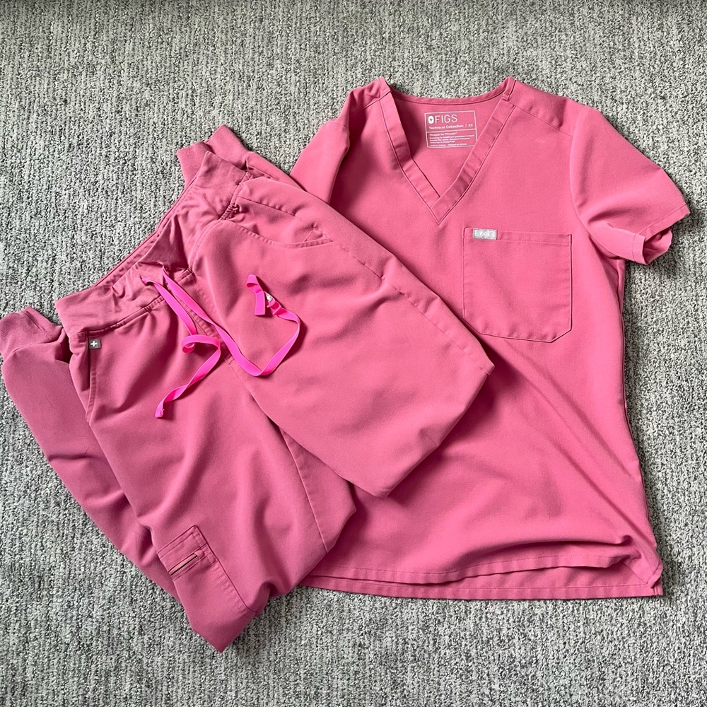 Figs breast cancer awareness limited edition matching scrub set XS